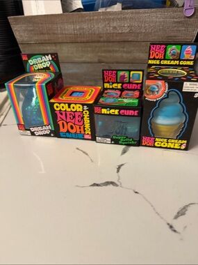 Color Change Cube & Ice Cream Cone Kids Toy Set - Blue